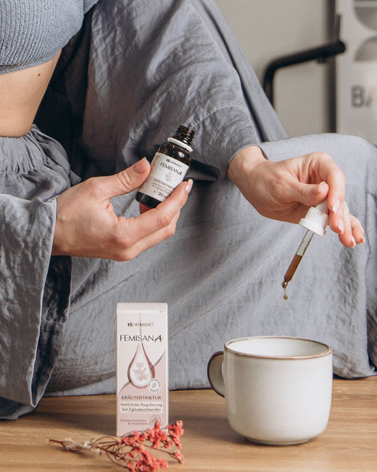 Starke Menstruationsblutungen: Wie Kräutertinkturen helfen, den Zyklus zu regulieren